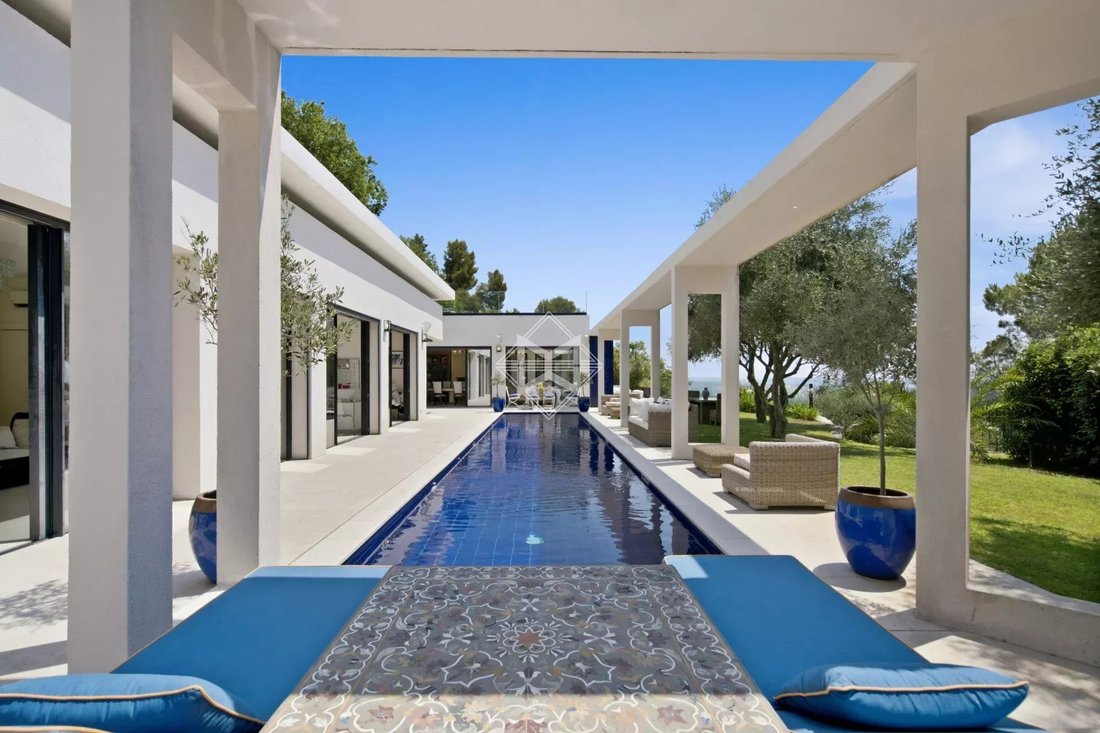 Villa in Saint-Cézaire-sur-Siagne, Provence-Alpes-Côte d'Azur, France 1 - 18298746