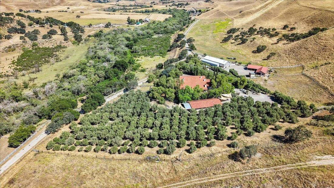House in Hollister, California, United States 1 - 18301740