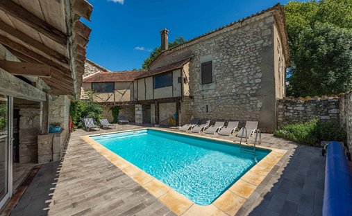 Villa in Montcuq, Montcuq-en-Quercy-Blanc, France 1