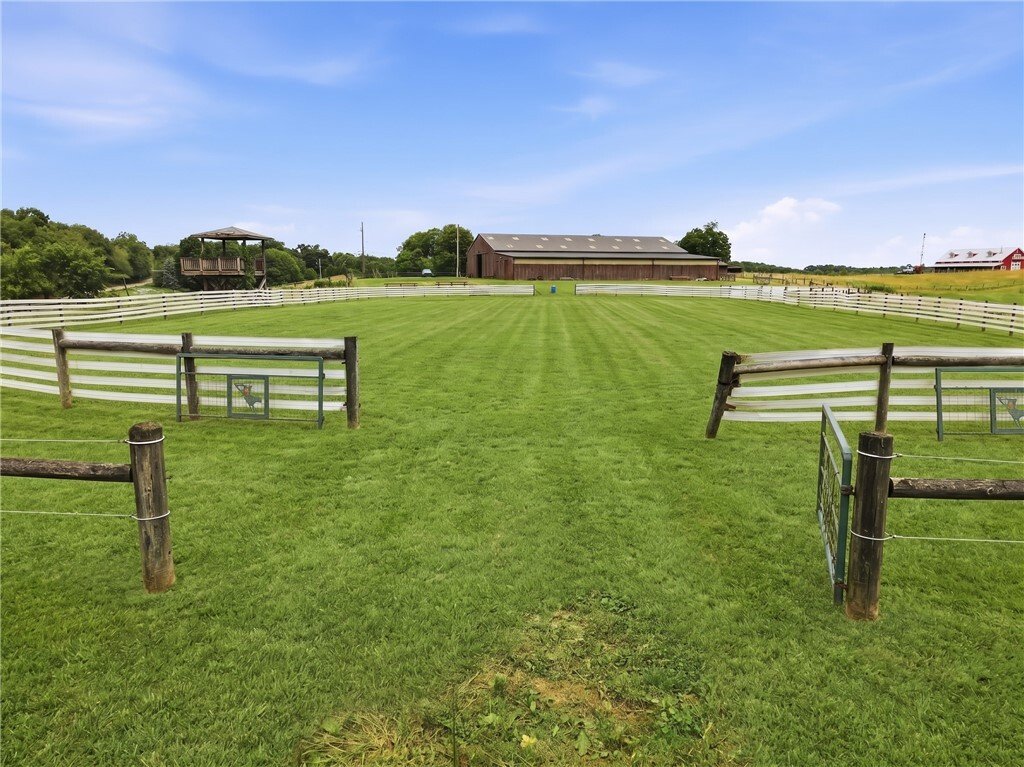Farm Ranch in Aliquippa, Pennsylvania, United States 2 - 18300291