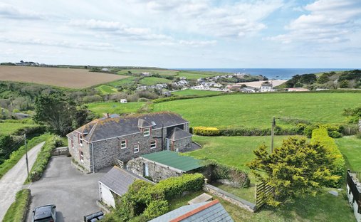 House in Porthcothan Bay, England 1