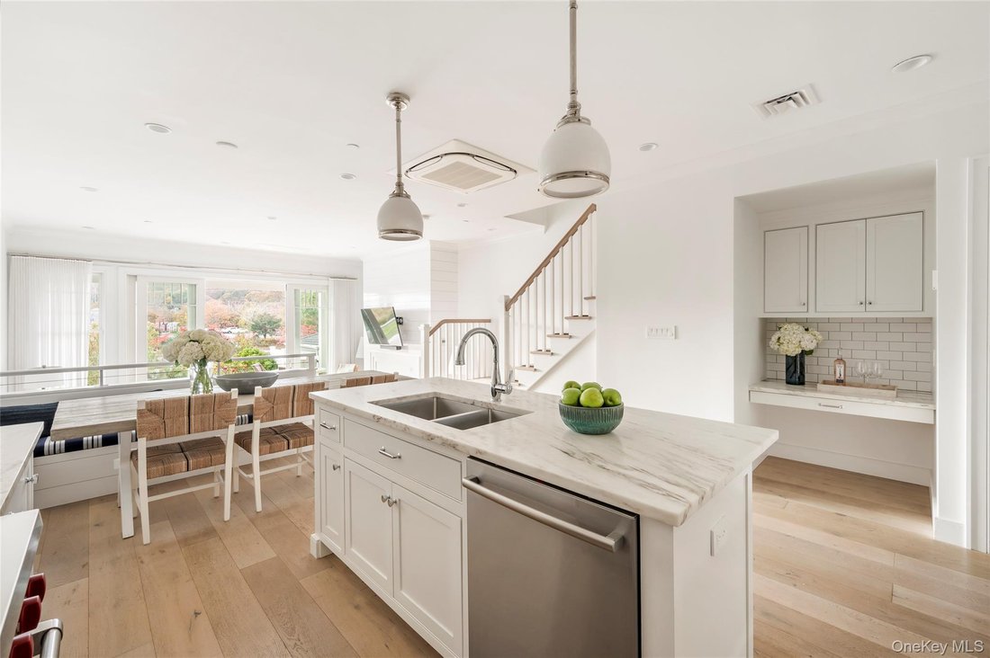 Condo in Hampton Bays, New York, United States 5 - 18301700