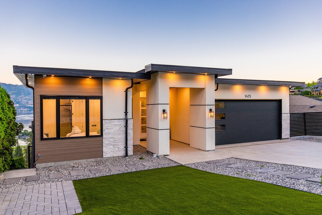 House in West Kelowna, British Columbia, Canada 2 - 18302633