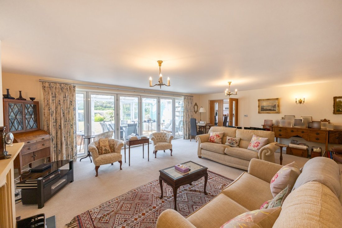 Bungalow in United Kingdom 3 - 18298709