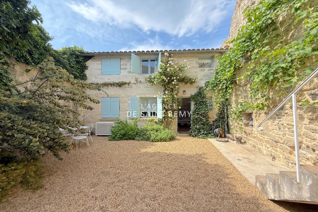 Villa in Barbentane, Provence-Alpes-Côte d'Azur, France 1 - 18298421