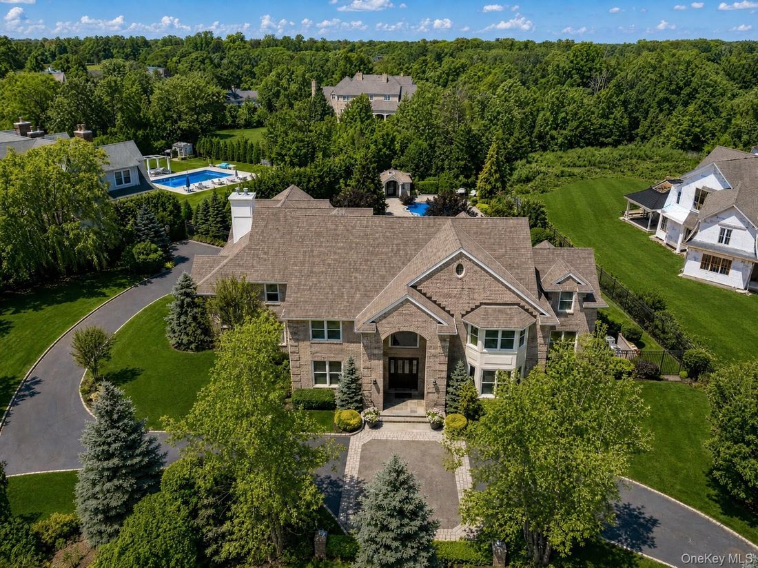 House in East Islip, New York, United States 1 - 18298480