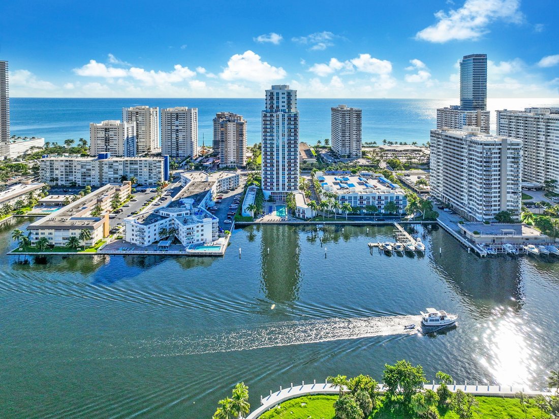 Condo in Hallandale Beach, Florida, United States 1 - 18054036