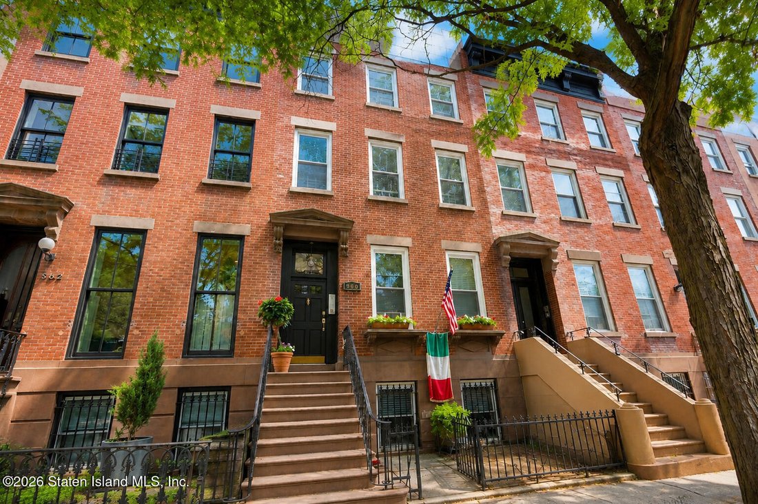 New York, New York, United States 1 - 18300053