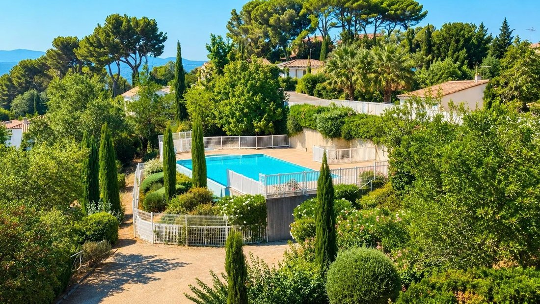 Apartment in Mazenod-Bellevue-Saint Donat-Banon, Aix-en-Provence, France 2 - 17745141