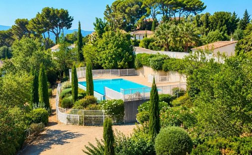 Apartment in Mazenod-Bellevue-Saint Donat-Banon, Aix-en-Provence, France 1