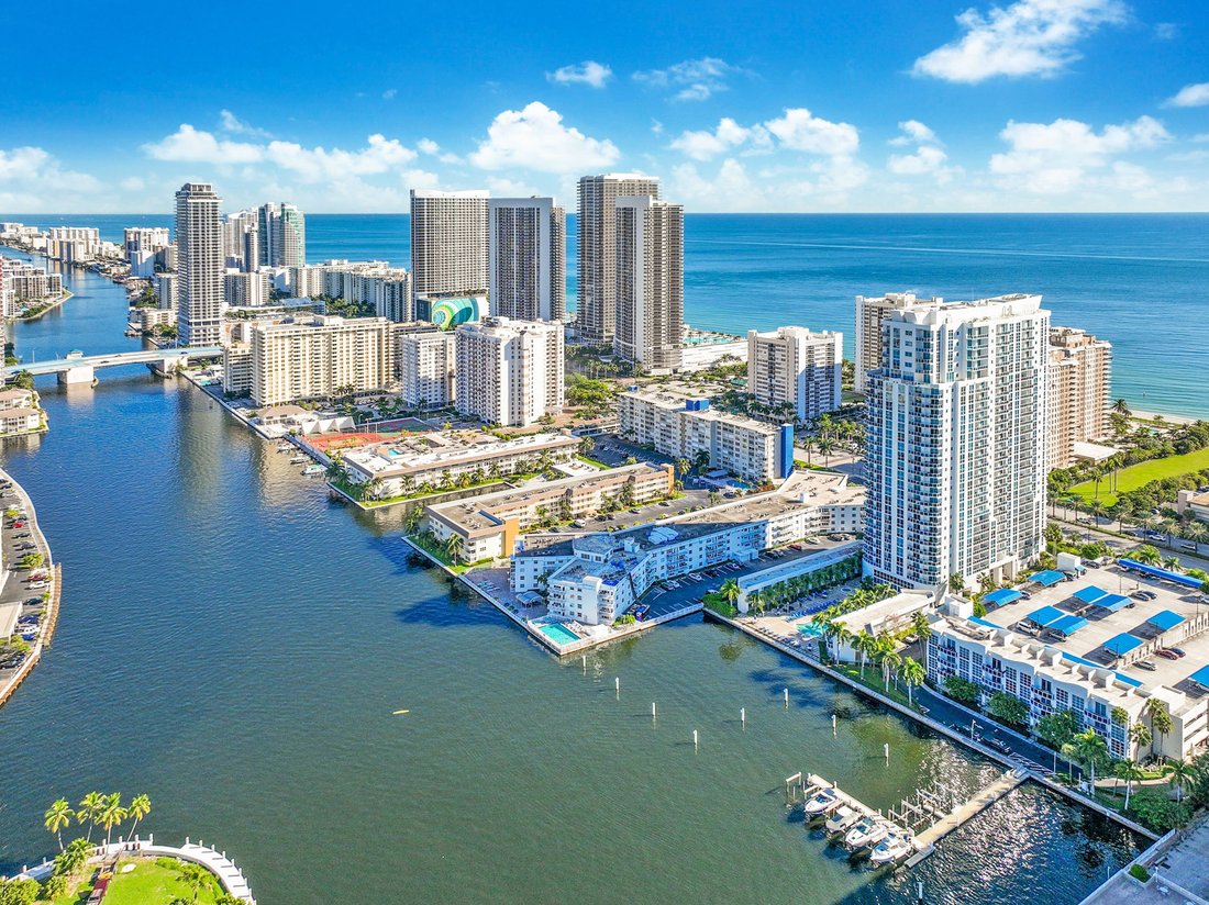 Condo in Hallandale Beach, Florida, United States 2 - 18054036