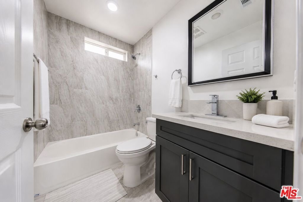 Los Angeles, California, United States 3 - 18284274
