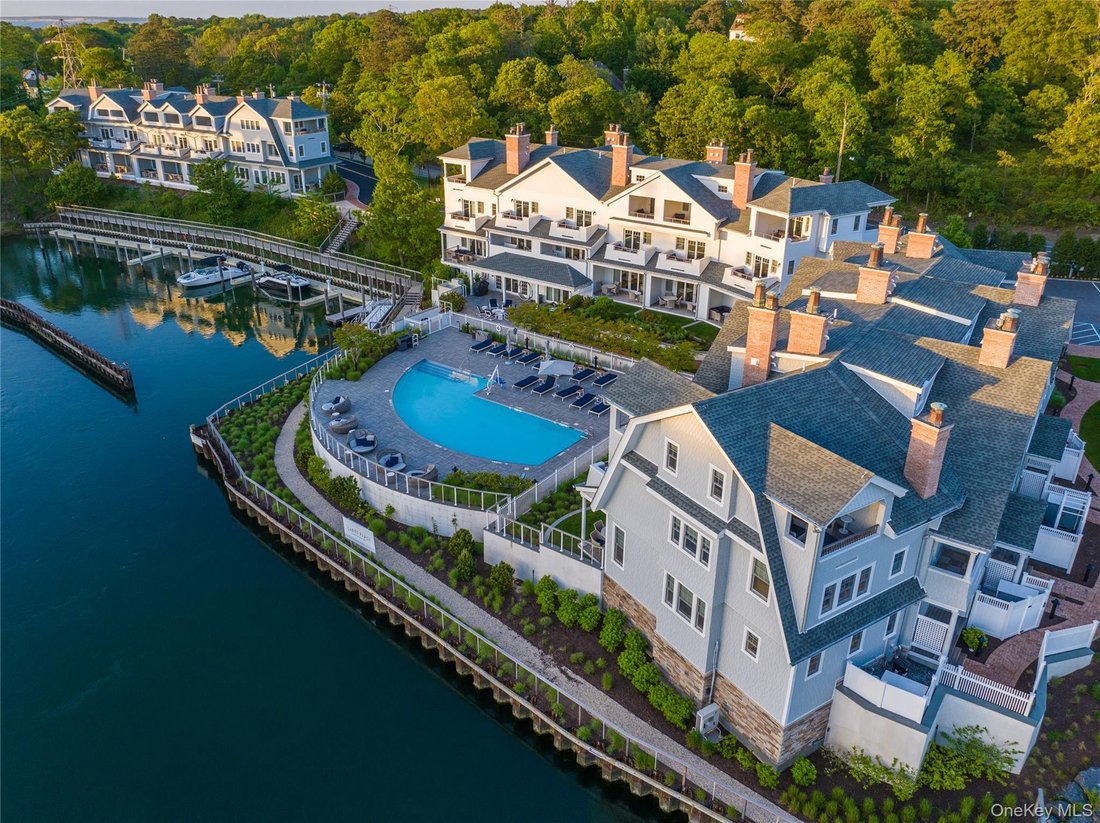 Condo in Hampton Bays, New York, United States 1 - 18301700