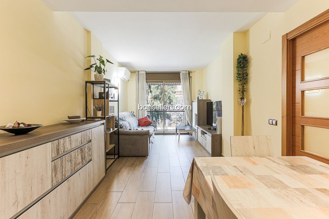 Apartment in Cornella de Llobregat, Catalonia, Spain 2 - 18300945