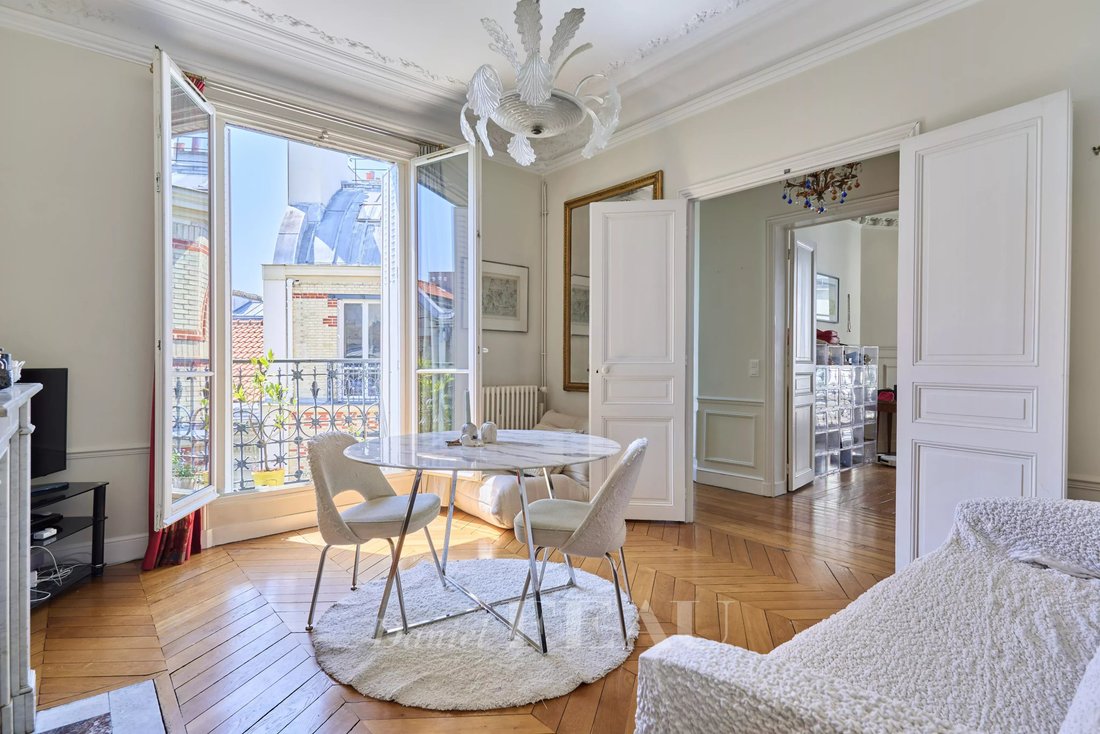 Apartment in Saint Vincent de Paul-Lariboisière, Paris 10e Arrondissement, Paris 1 - 18298690