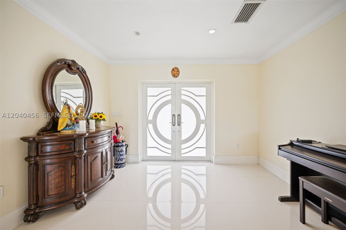 House in Hialeah, Florida, United States 4 - 18301528