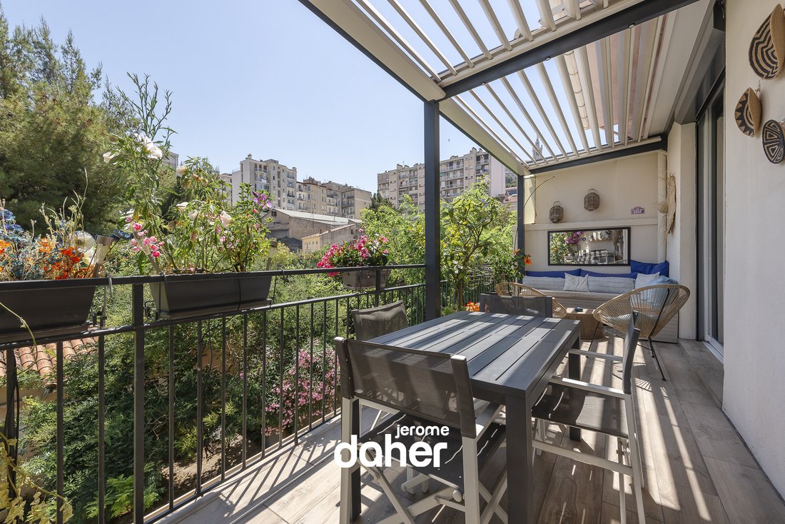 Apartment in Baille, 5e Arrondissement, Marseille 2 - 18300650
