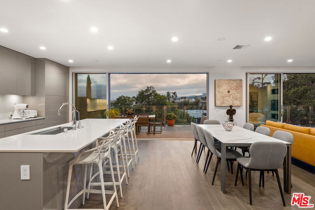 Condo in Los Angeles, California, United States 4 - 18301585