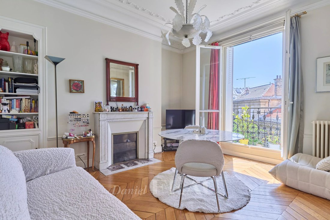 Apartment in Saint Vincent de Paul-Lariboisière, Paris 10e Arrondissement, Paris 4 - 18298690