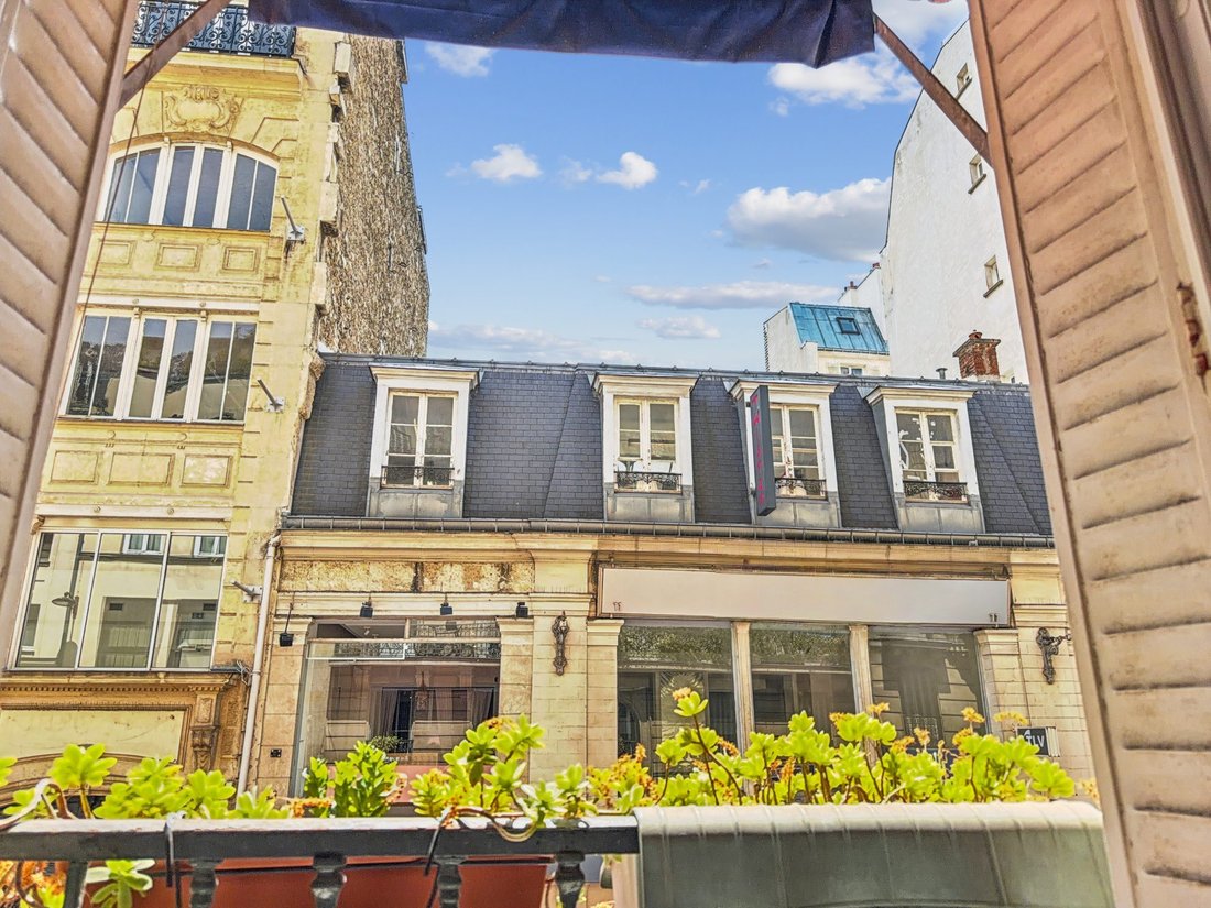 Apartment in Montorgueil-Saint Denis, Paris 2e Arrondissement, Paris 3 - 18301016
