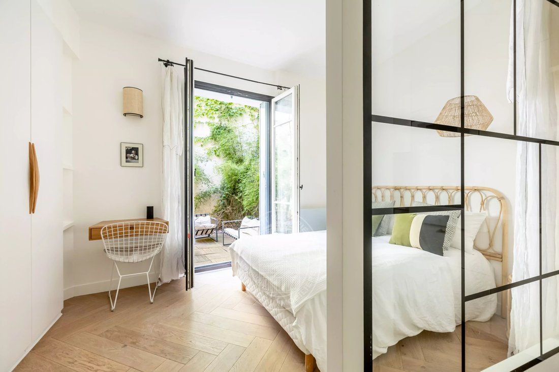 Apartment in Batignolles-Cardinet, Paris 17e Arrondissement, Paris 2 - 18227573