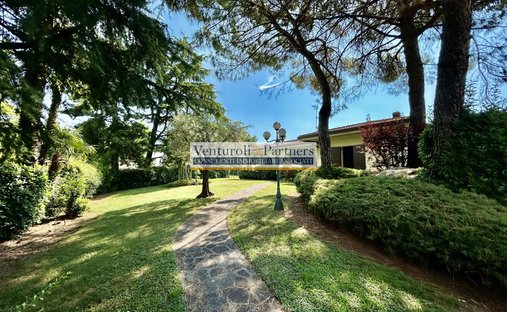 Villa in Historic Center, Lonato del Garda, Lombardy 1