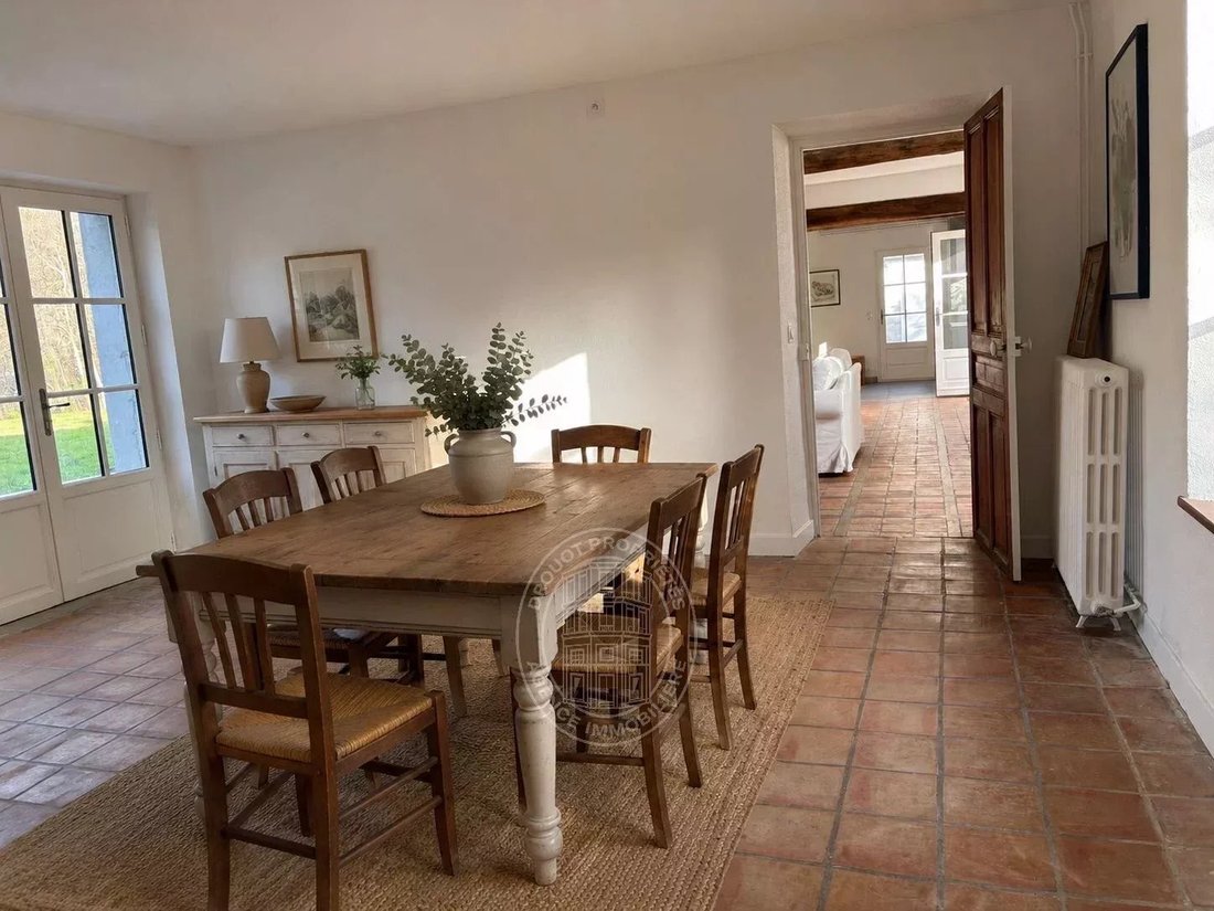 House in La Hauteville, Ile-de-France, France 3 - 18156481