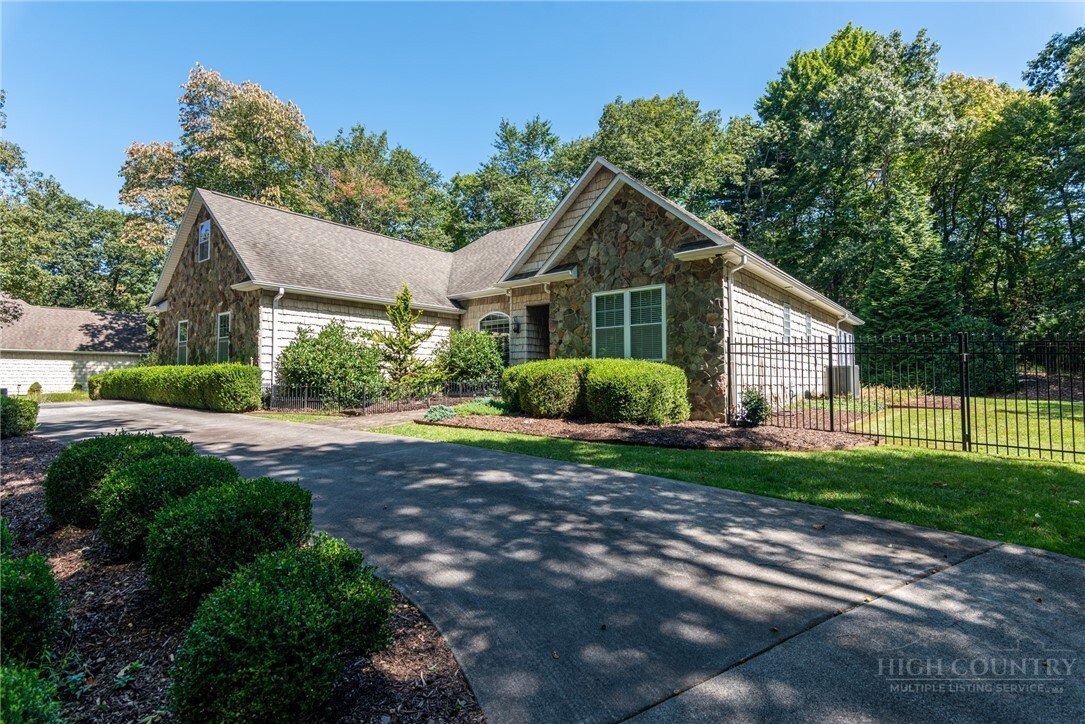 House in Glade Valley, North Carolina, United States 2 - 18301179