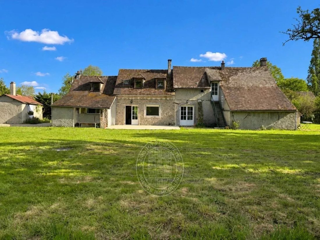 House in La Hauteville, Ile-de-France, France 1 - 18156481
