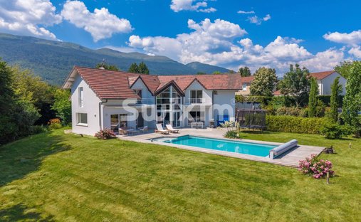 House in Ouest, Saint-Genis-Pouilly, France 1