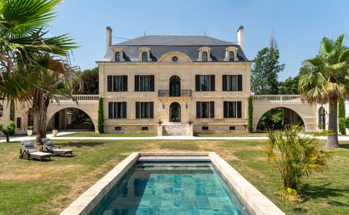 House in Saint-Julien-de-l'Escap, Nouvelle-Aquitaine, France 1