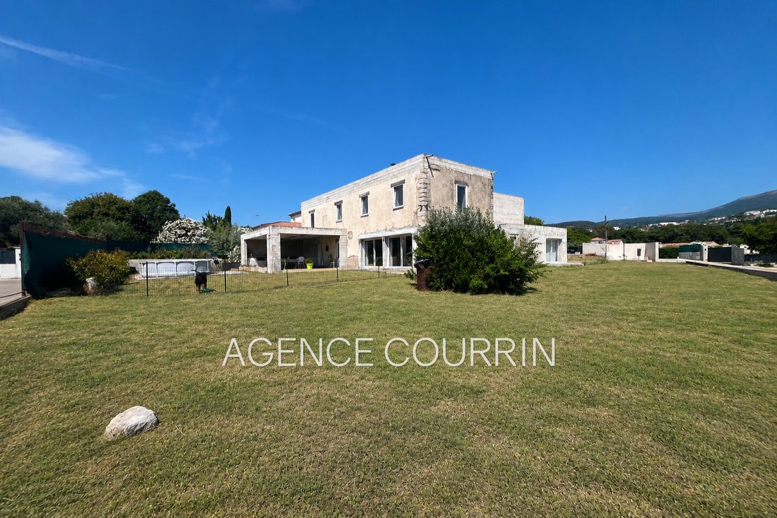 Villa in Grasse, Provence-Alpes-Côte d'Azur, France 2 - 18298431