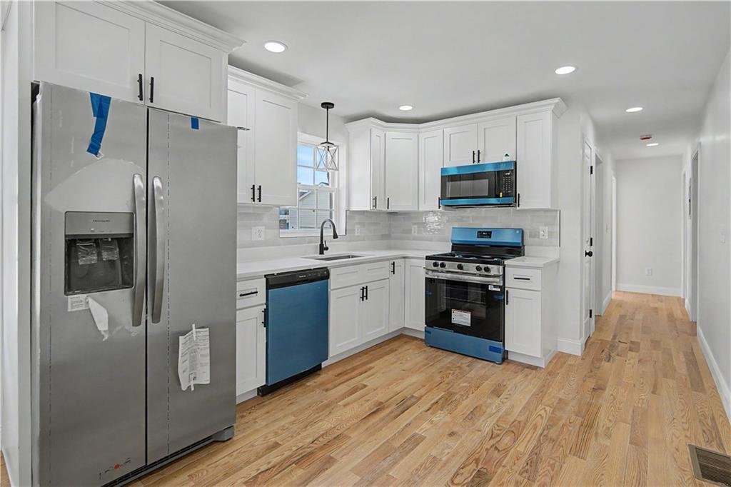 House in Cranston, Rhode Island, United States 4 - 18302511