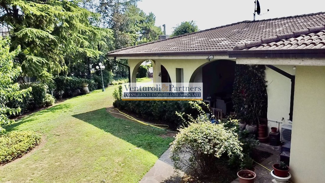 Villa in Historic Center, Lonato del Garda, Lombardy 3 - 18302894