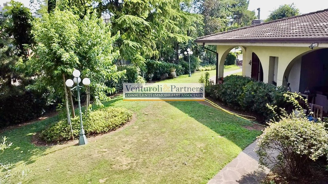 Villa in Historic Center, Lonato del Garda, Lombardy 4 - 18302894