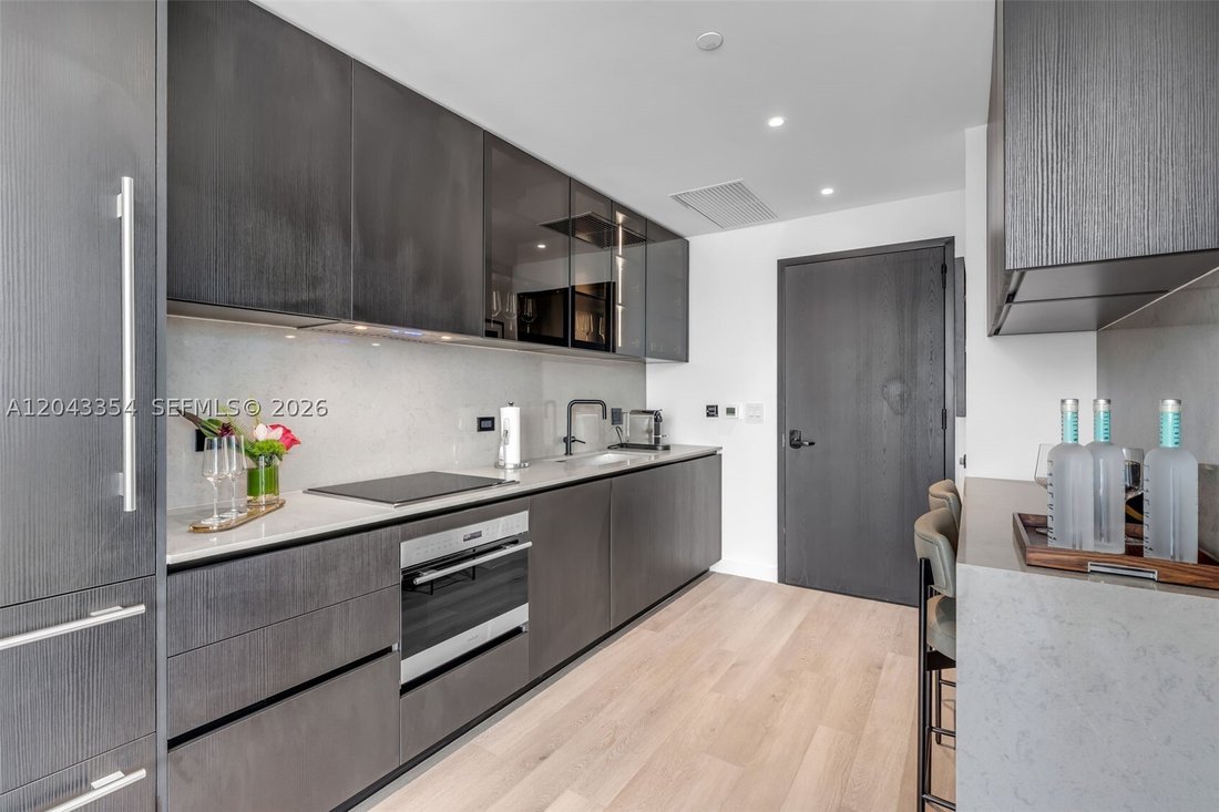 Condo in Miami, Florida, United States 5 - 18301558