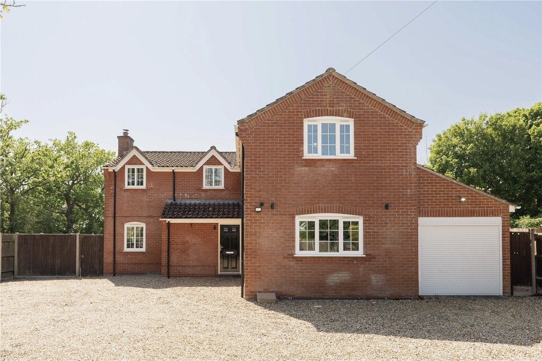 House in United Kingdom 3 - 18298619