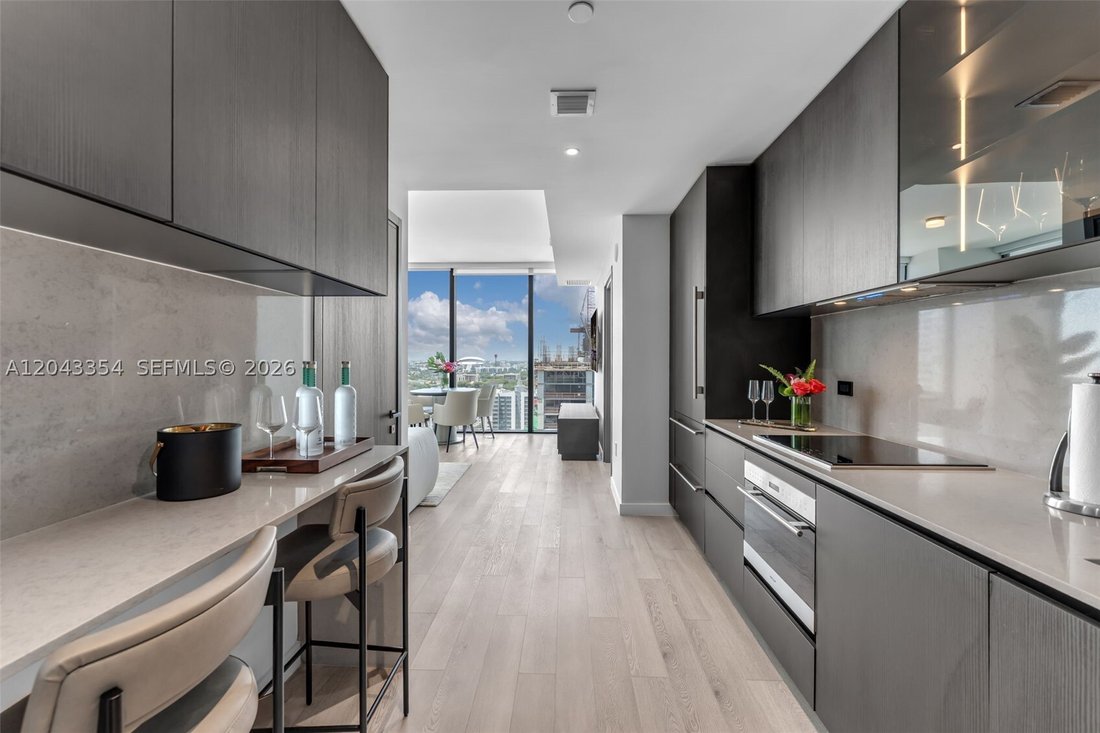Condo in Miami, Florida, United States 4 - 18301558
