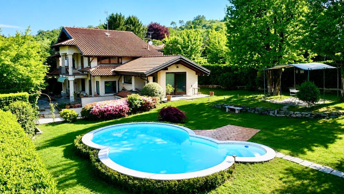 Villa in Dormelletto, Piedmont, Italy 1 - 18010172