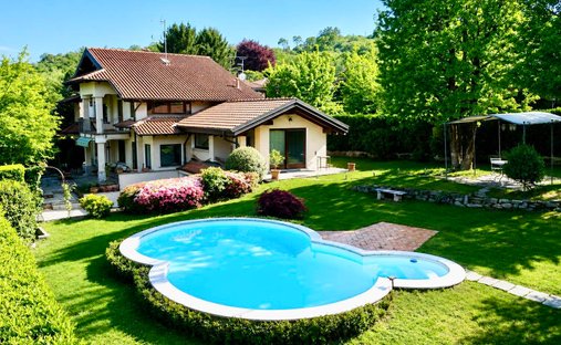 Villa in Dormelletto, Piedmont, Italy 1