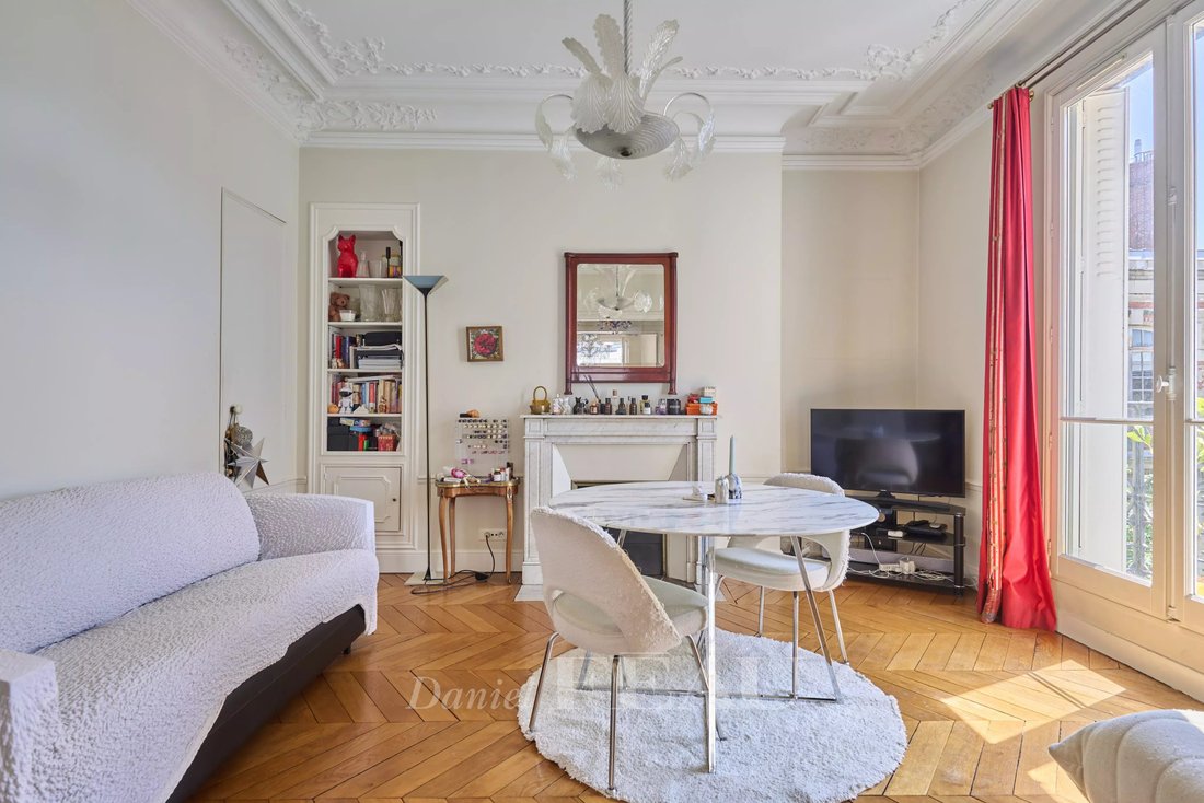 Apartment in Saint Vincent de Paul-Lariboisière, Paris 10e Arrondissement, Paris 5 - 18298690