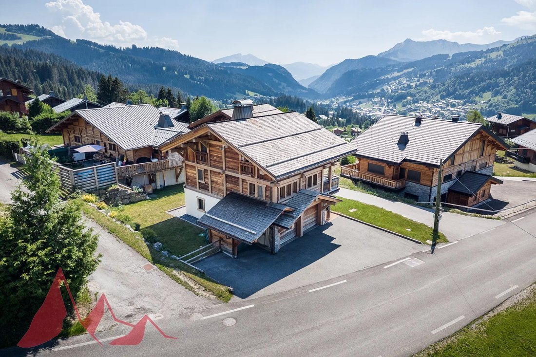 Chalet in Les Gets, Auvergne-Rhône-Alpes, France 2 - 18298632