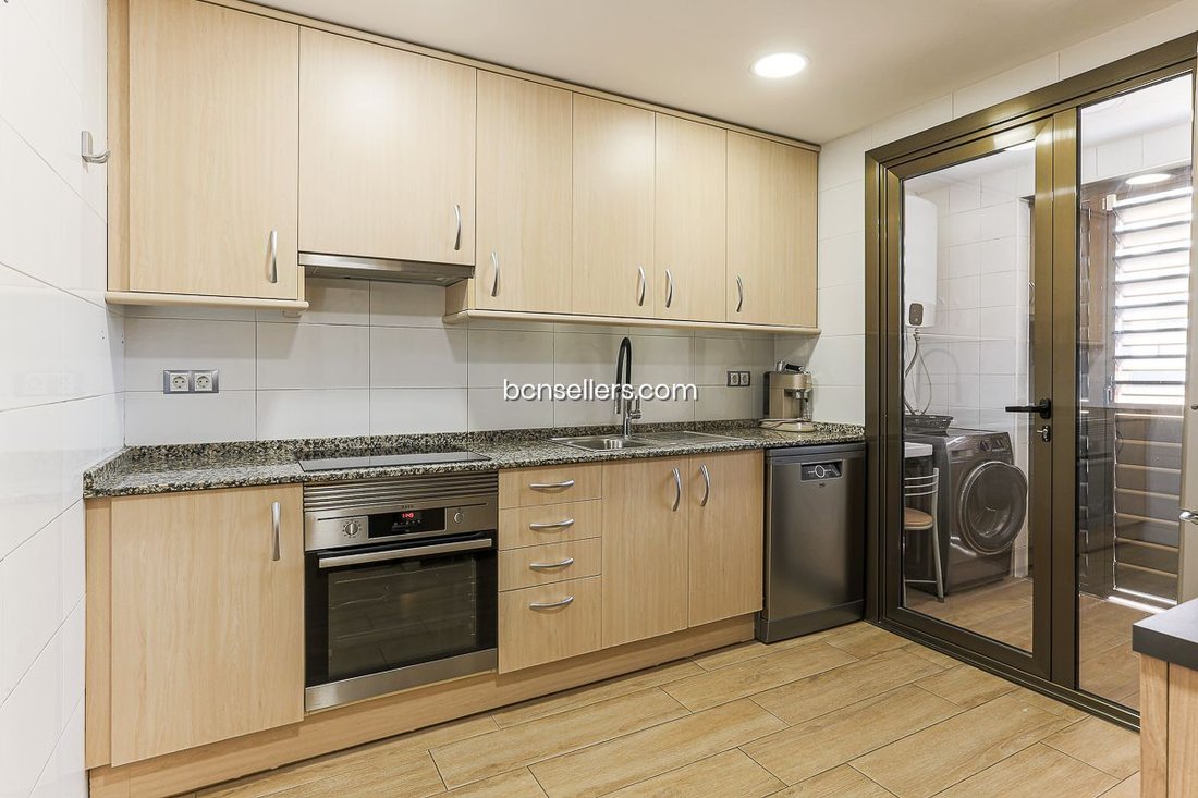 Apartment in Cornella de Llobregat, Catalonia, Spain 4 - 18300945