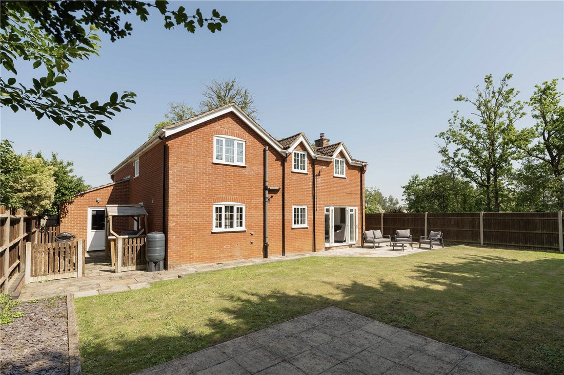 House in United Kingdom 1 - 18298619