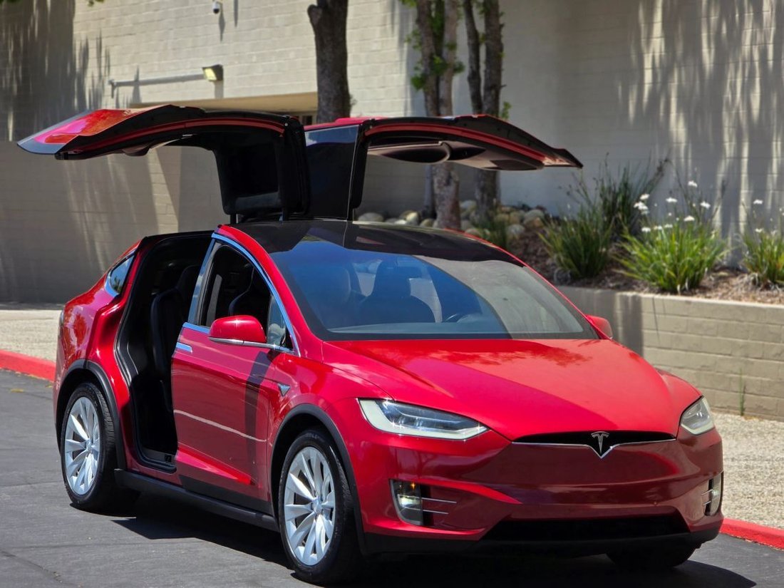 Suv in Roseville, CA, United States 3 - 18299008