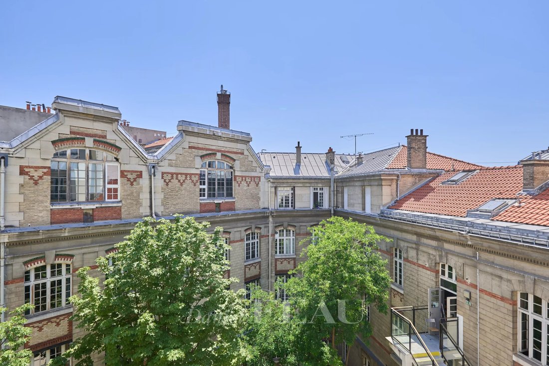 Apartment in Saint Vincent de Paul-Lariboisière, Paris 10e Arrondissement, Paris 2 - 18298690