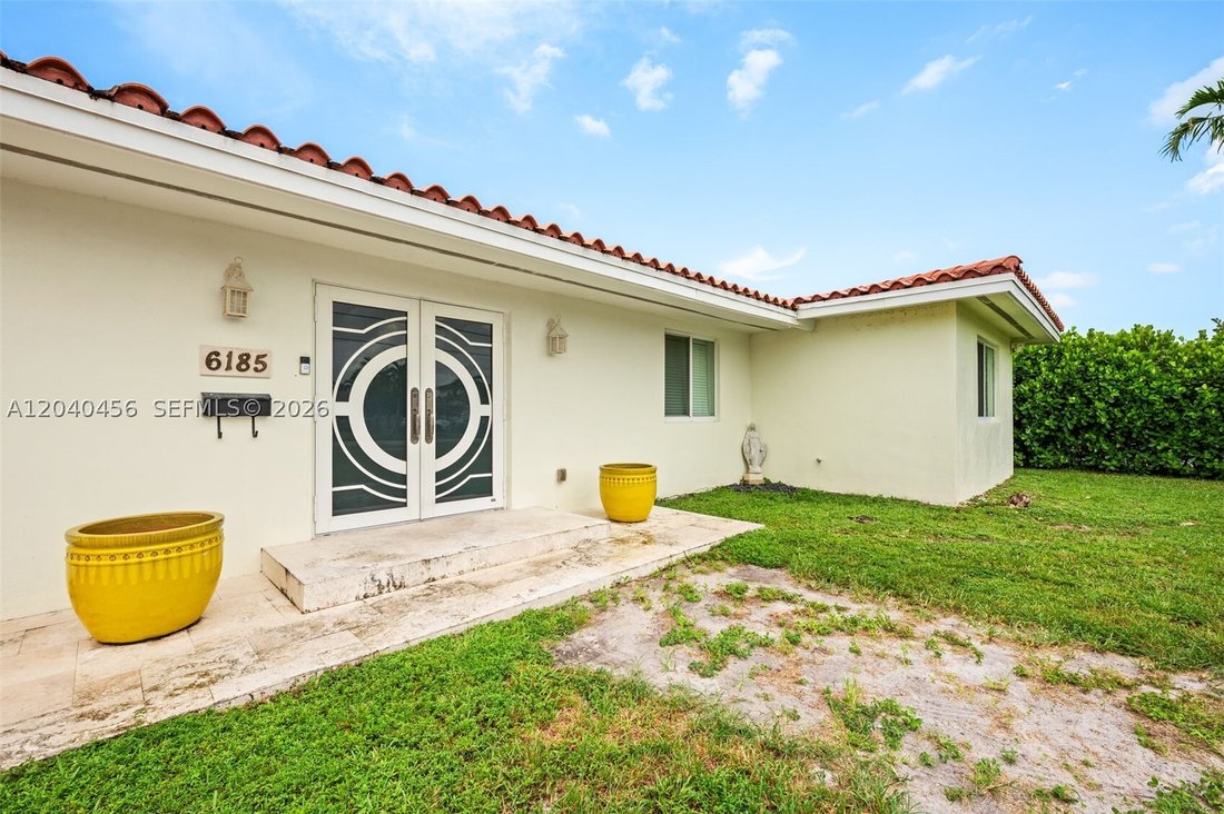 House in Hialeah, Florida, United States 3 - 18301528
