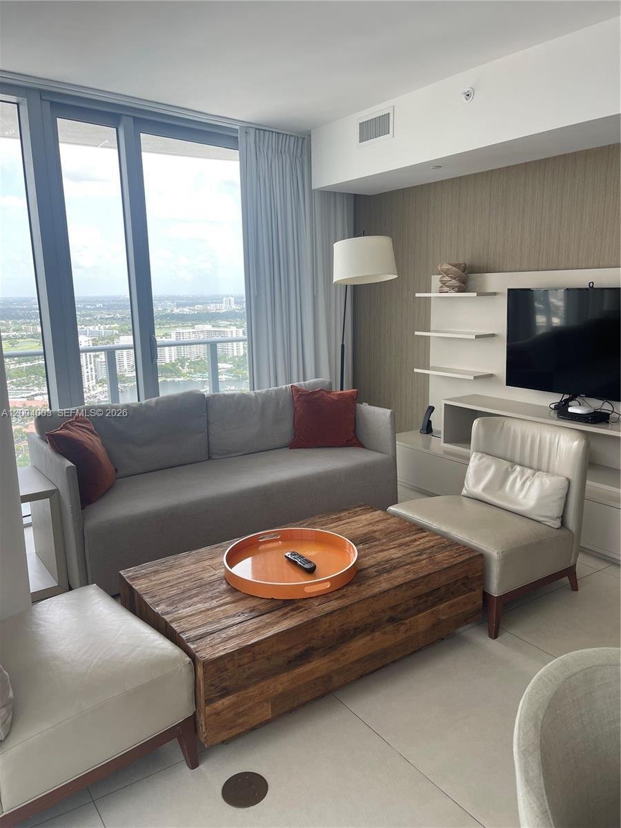 Condo in Hollywood, Florida, United States 3 - 18301504