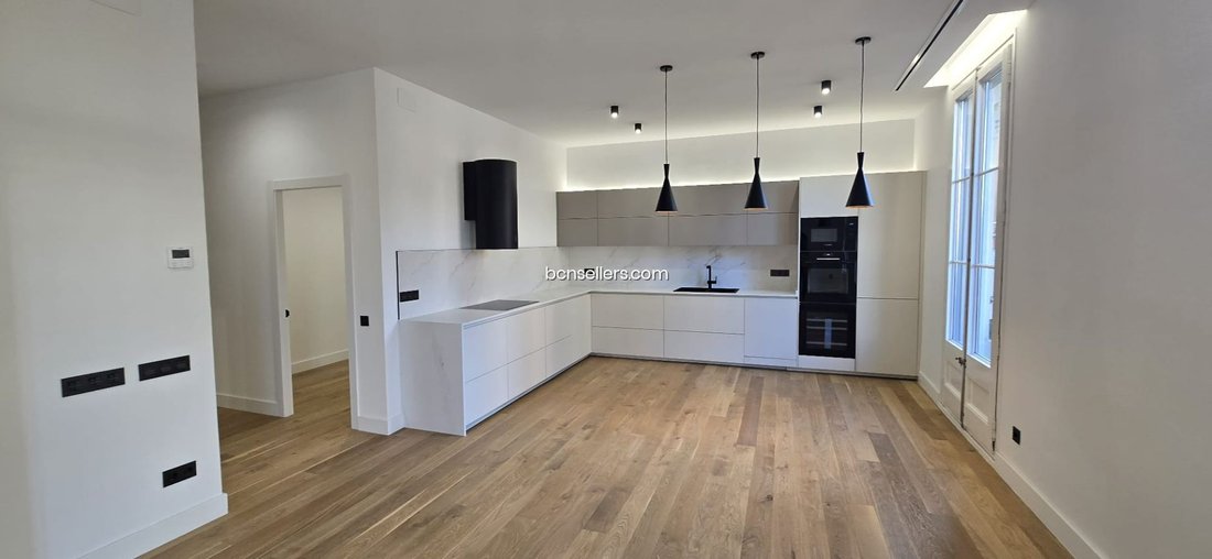 Apartment in Eixample, Barcelona, Spain 5 - 18300798