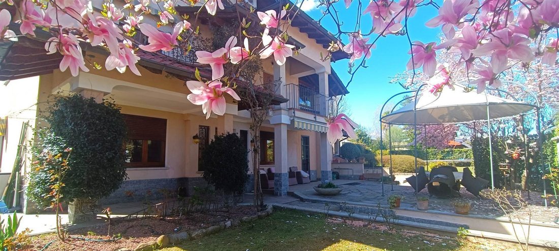 Villa in Dormelletto, Piedmont, Italy 2 - 18010172